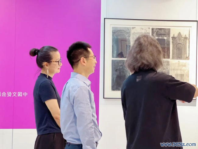 由中国文促会等主持的“如歌的行板·第三届宇宙女画家版画作品邀请展”巡展首站在上海老成揭幕