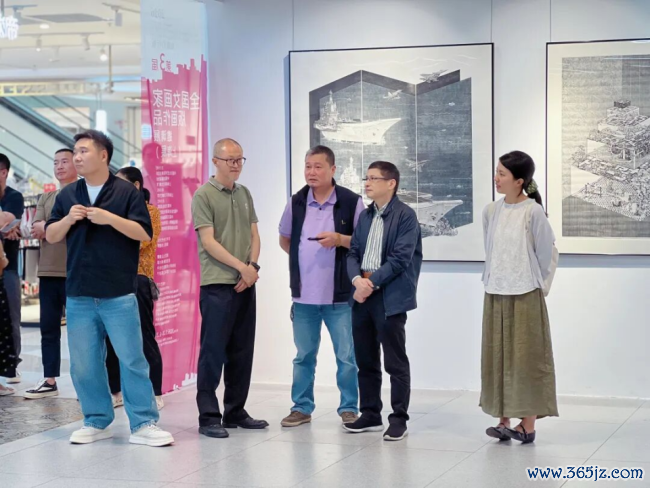 由中国文促会等主持的“如歌的行板·第三届宇宙女画家版画作品邀请展”巡展首站在上海老成揭幕