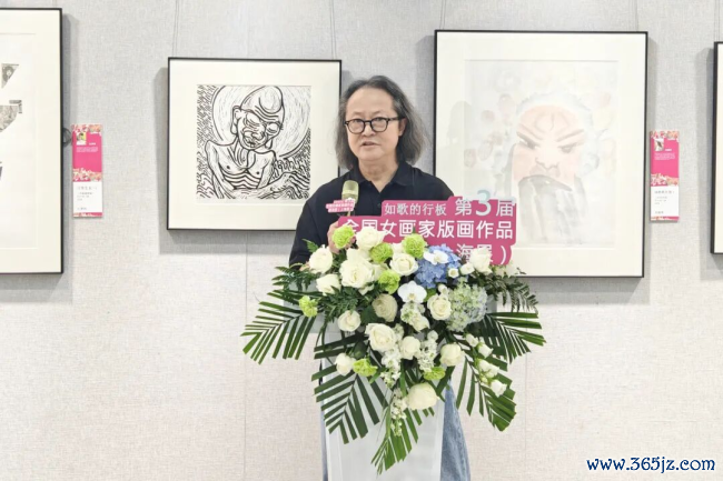 由中国文促会等主持的“如歌的行板·第三届宇宙女画家版画作品邀请展”巡展首站在上海老成揭幕