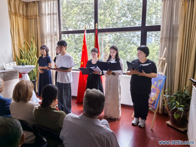 “谈话、艺术与传承”:北马其顿驻华使馆举办圣西里尔与好意思多德日文化活动