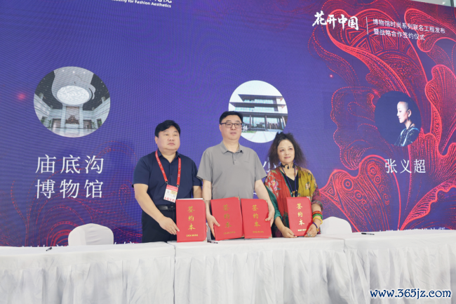 艺秀小镇擎国风新章 六千年文脉花开鹏城 ——“花开中国”工程启新传统文化前卫滚动之路