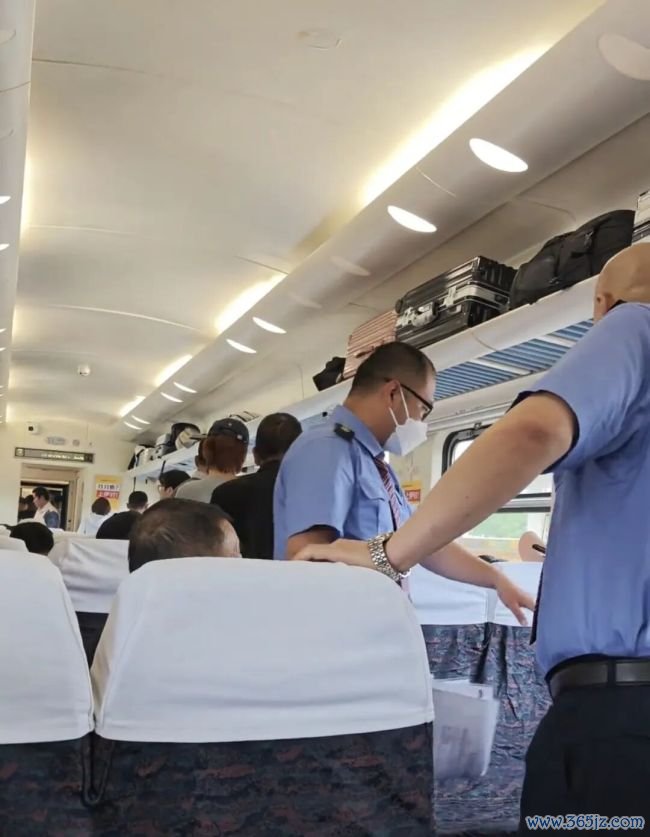 铁路官方通报开赴7小时后折返 暴雨致列车折返