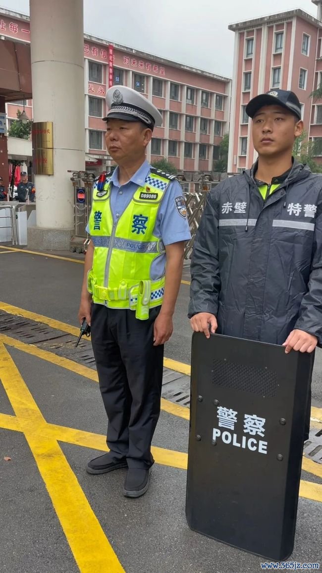 59岁民警退休前临了一次护考
